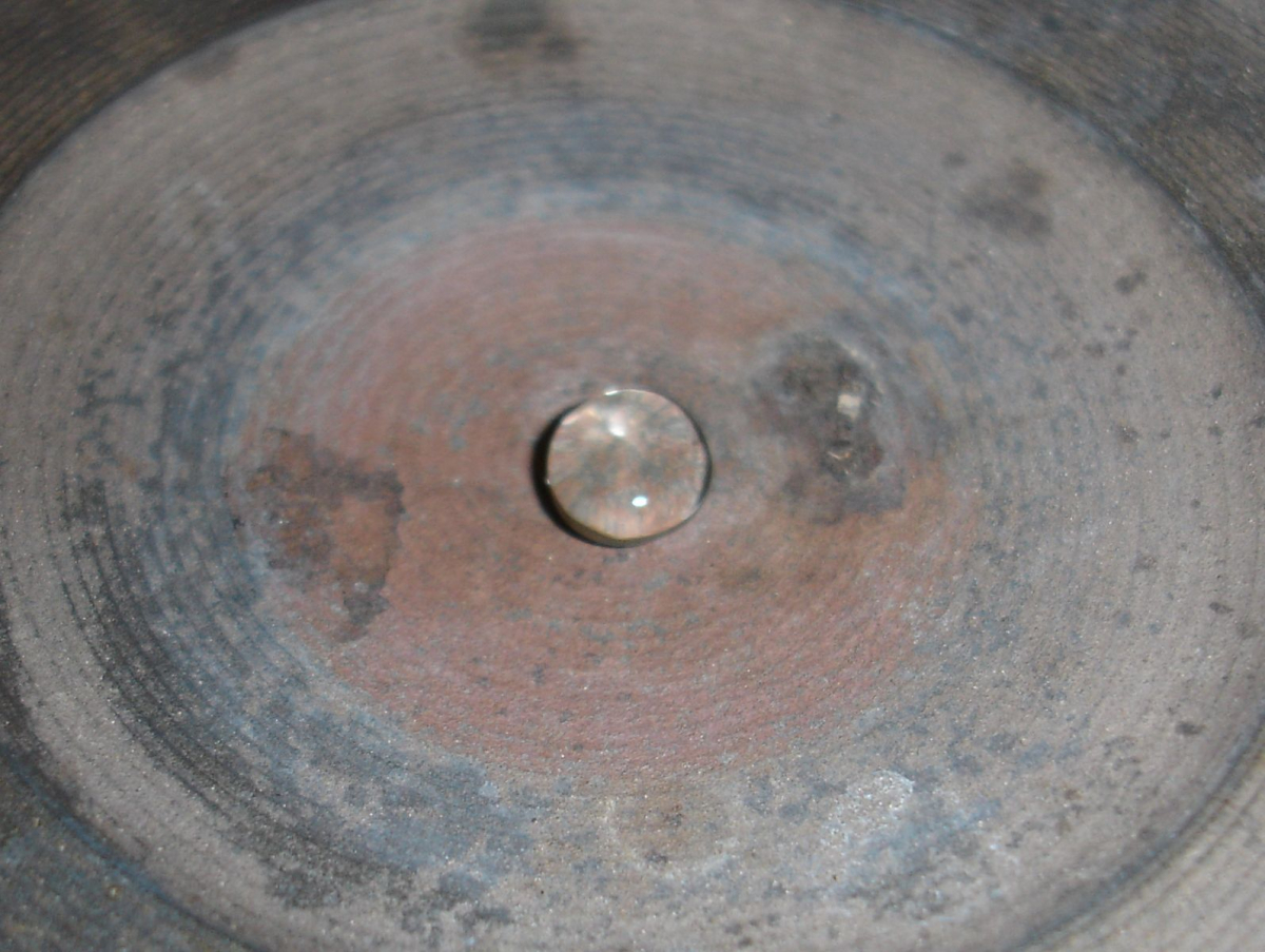 A drop of water on a hot surface, illustrating the Leidenfrost effect